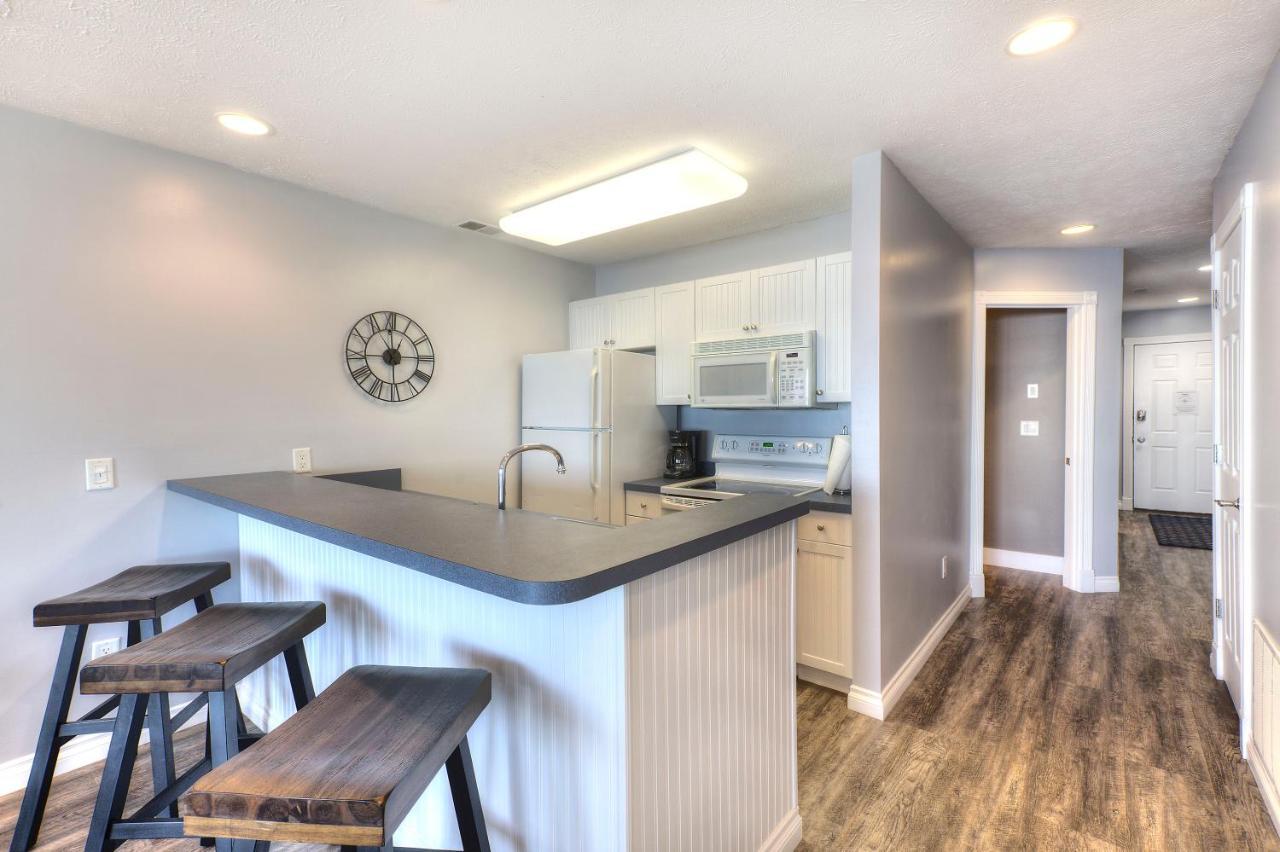 Beachside 216 With Pool Hot Tub And Private Deck Overlooking East Bay Traverse Stadt Exterior foto