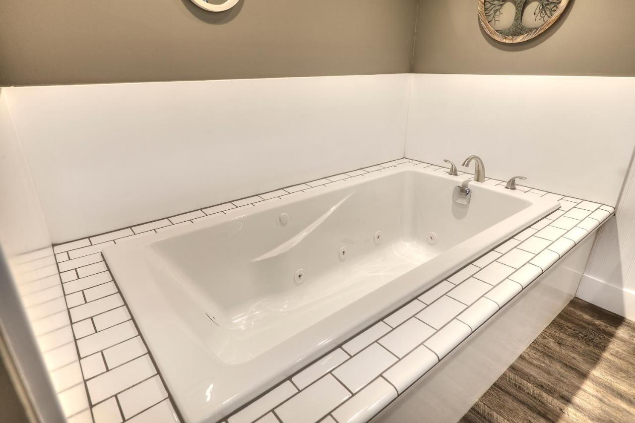 Beachside 216 With Pool Hot Tub And Private Deck Overlooking East Bay Traverse Stadt Exterior foto
