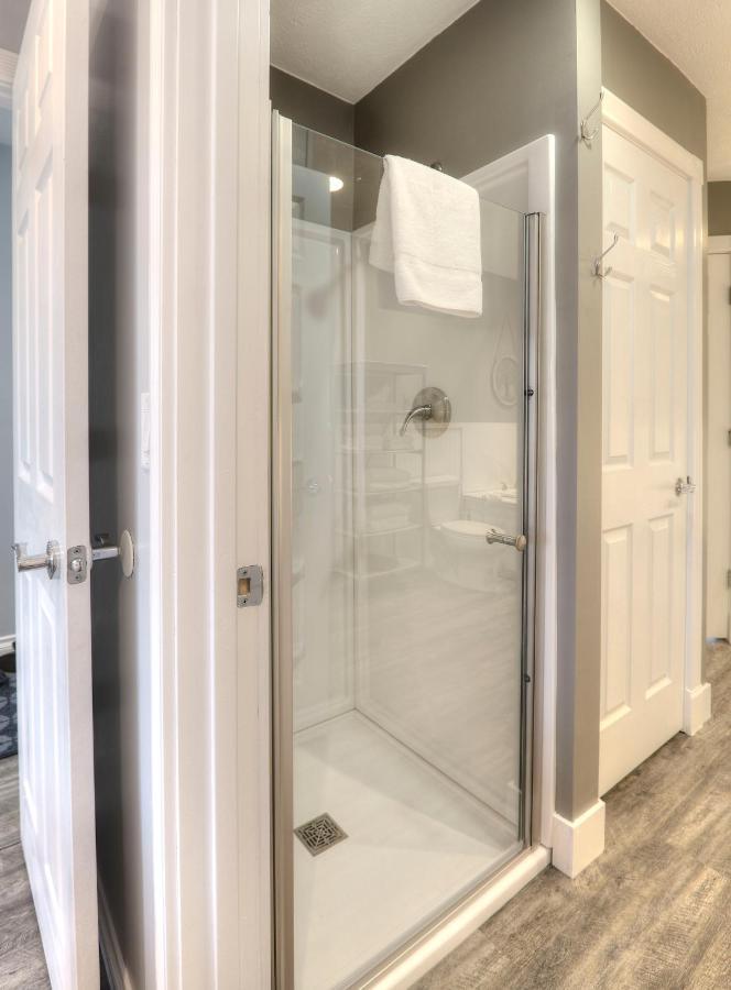 Beachside 216 With Pool Hot Tub And Private Deck Overlooking East Bay Traverse Stadt Exterior foto