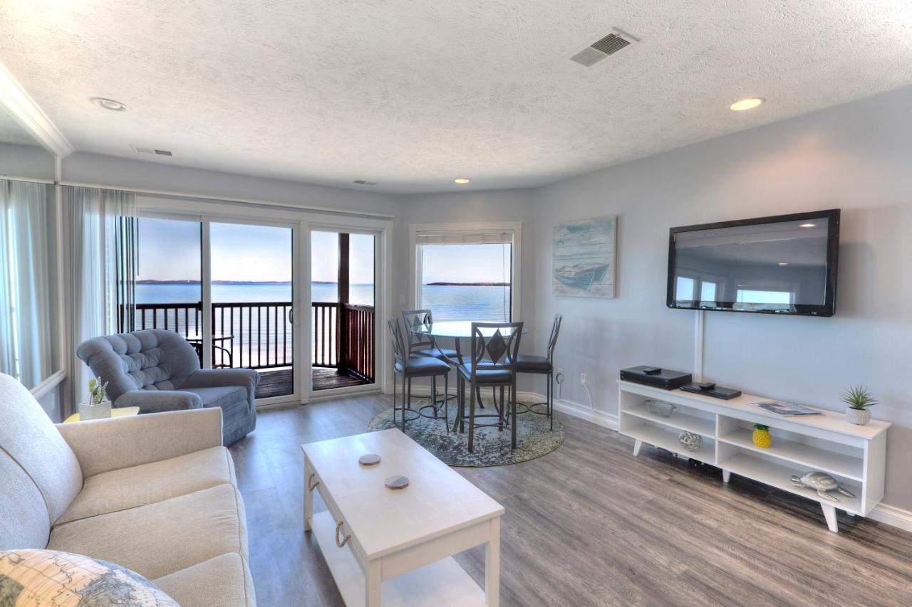 Beachside 216 With Pool Hot Tub And Private Deck Overlooking East Bay Traverse Stadt Exterior foto