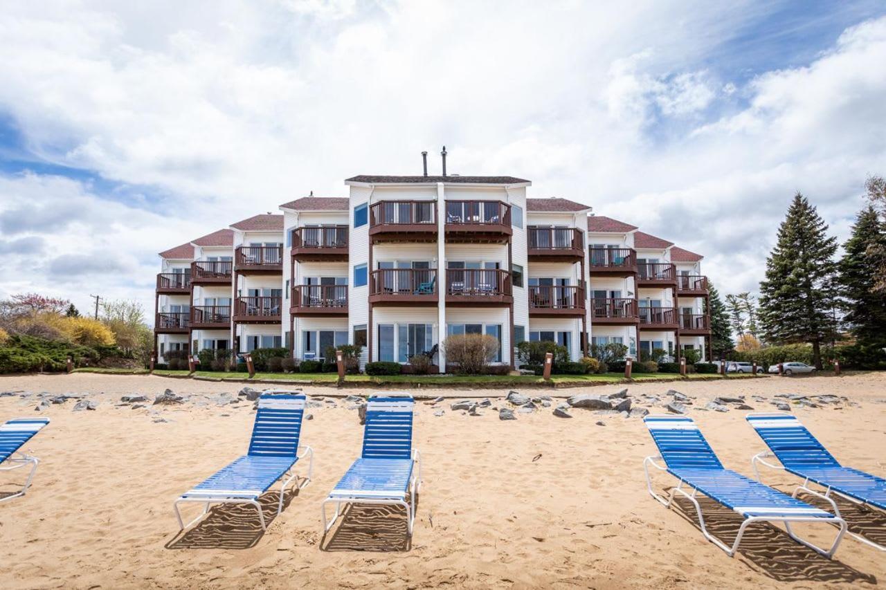 Beachside 216 With Pool Hot Tub And Private Deck Overlooking East Bay Traverse Stadt Exterior foto